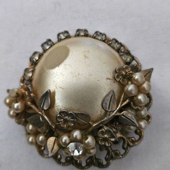Vintage Estate Baroque Faux Pearl Gold Tone Leaves Rhinestones Plug Earrings - Picture 7 of 10